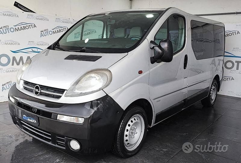 Usata Opel Vivaro 2003 Grigio Monovolume