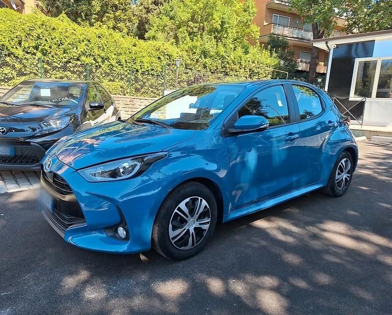 Usata Toyota Yaris Active 92 CV (67 kW) 2022 Blu Utilitaria