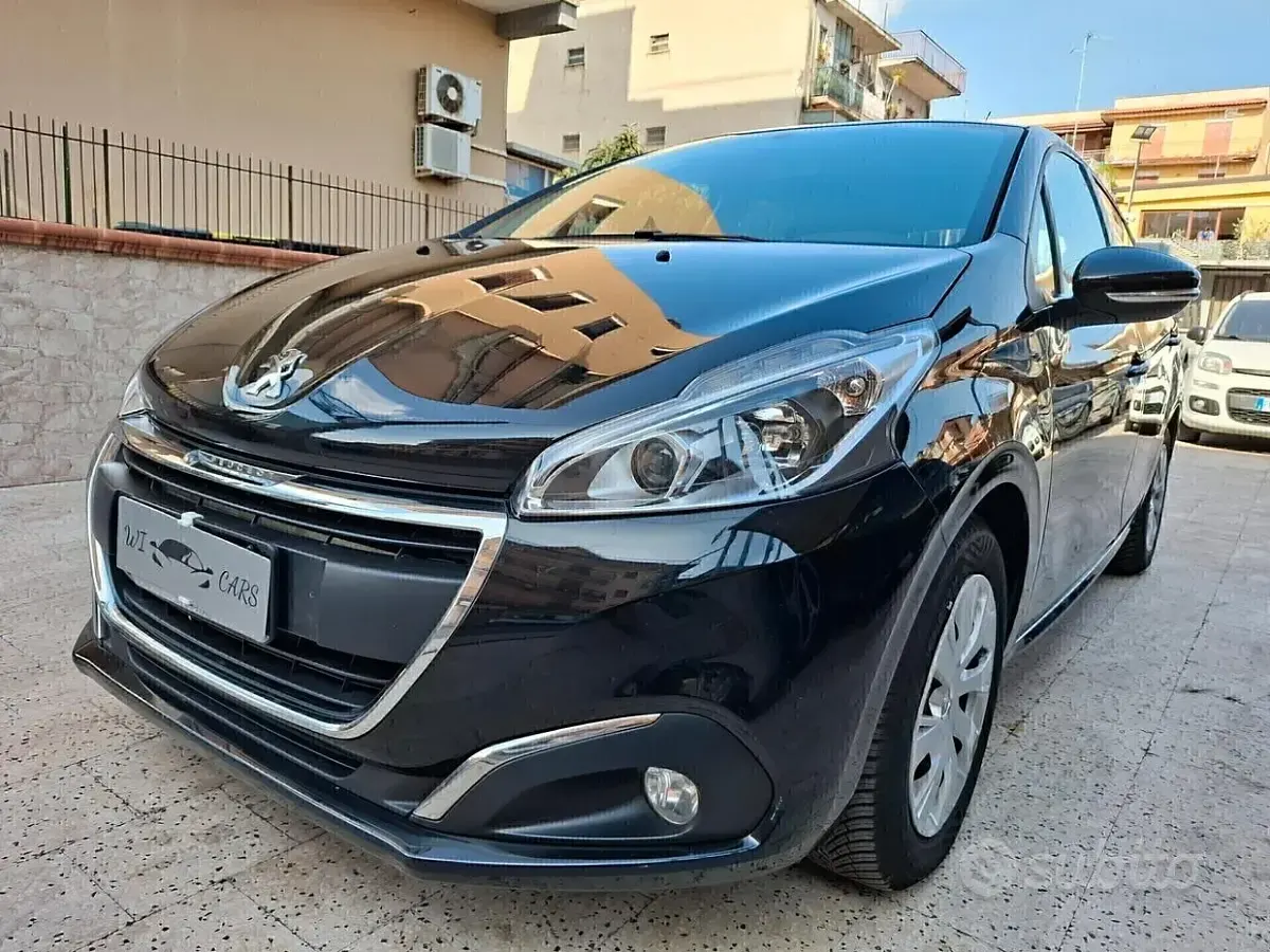 Usata Peugeot 208 82 CV (60 kW) 2016 Nero Utilitaria