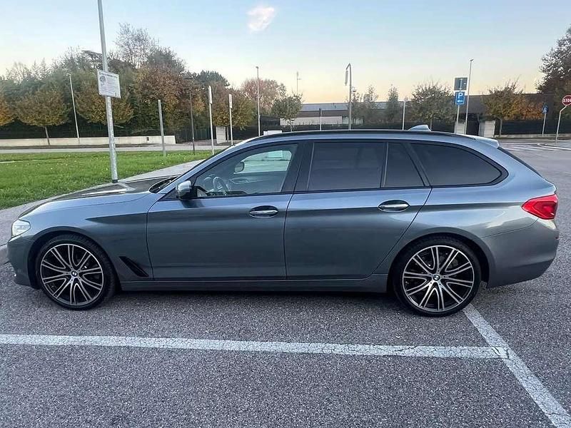 Usata BMW 520 Sport Line 190 CV (139 kW) 2020 Grigio Station wagon