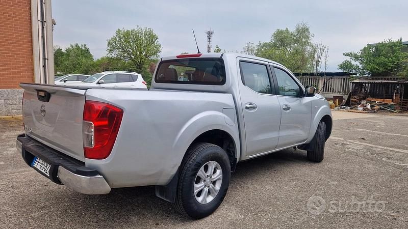 Usata Nissan Navara N-Connecta 163 CV (119 kW) 2016 Grigio Pick-up