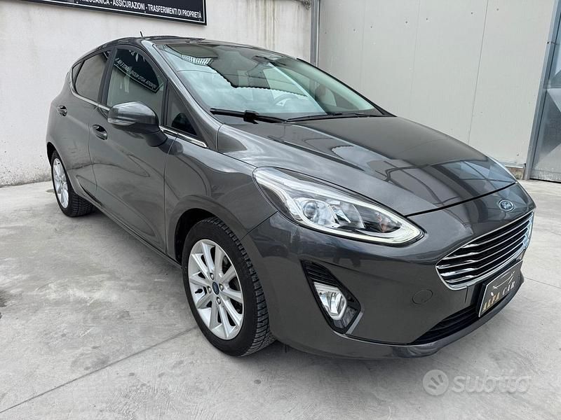 Usata Ford Fiesta 86 CV (63 kW) 2019 Grigio Utilitaria