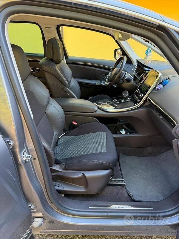 Usata Renault Espace 160 CV (117 kW) 2017 Grigio Monovolume