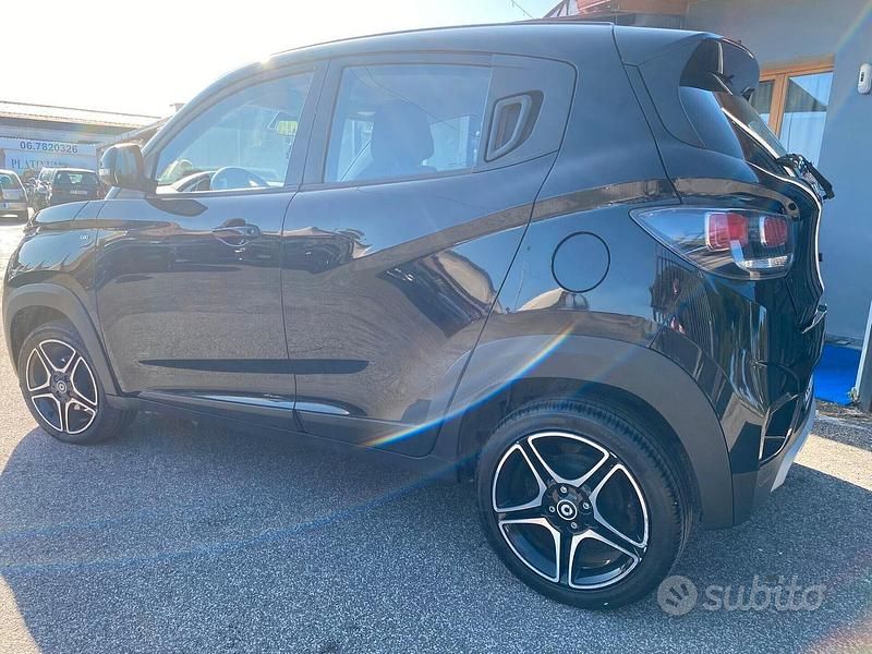 Usata Mahindra KUV100 83 CV (61 kW) 2022 Nero SUV