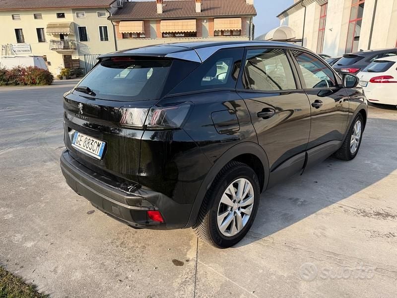 Usata Peugeot 3008 Allure 130 CV (95 kW) 2022 Nero SUV