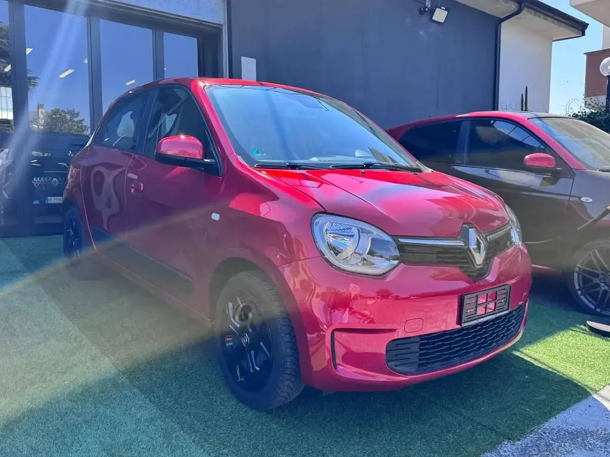 Usata Renault Twingo LIMITED 69 CV (50 kW) 2020 Rosso Utilitaria