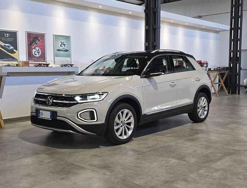 Usata VW T-Roc Style 110 CV (80 kW) 2023 Grigio ascot SUV