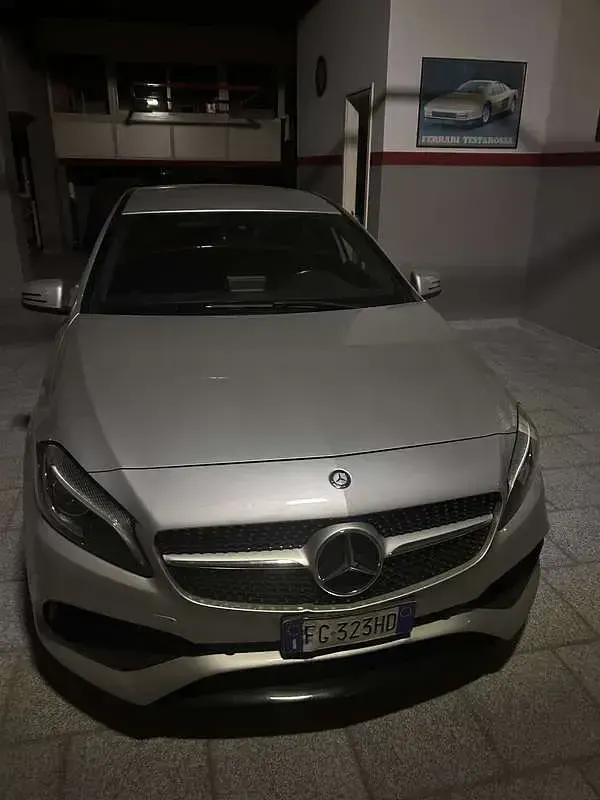 Usata Mercedes A180 Premium 109 CV (80 kW) 2017 Utilitaria
