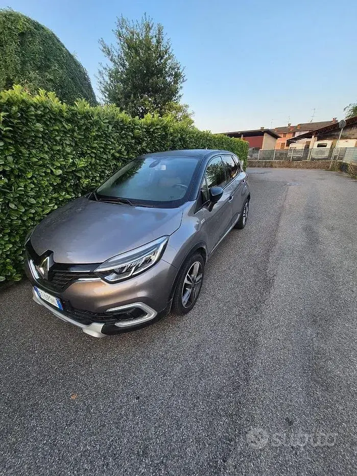 Usata Renault Captur 90 CV (66 kW) 2019 Grigio SUV
