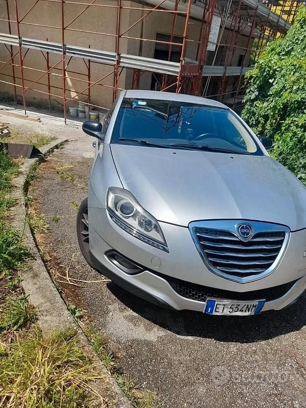 Usata Lancia Delta 120 CV (88 kW) 2013 Grigio Utilitaria