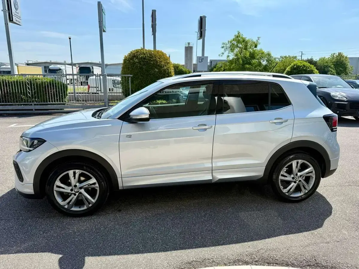Usata VW T-Cross R-line 116 CV (85 kW) 2024 Argento SUV