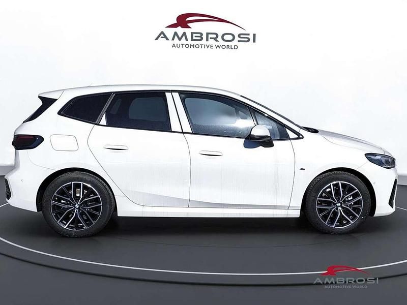 Nuova BMW 220 Active Tourer Comfort Edition 156 CV (114 kW) 2025 Alpin white pastello Monovolume