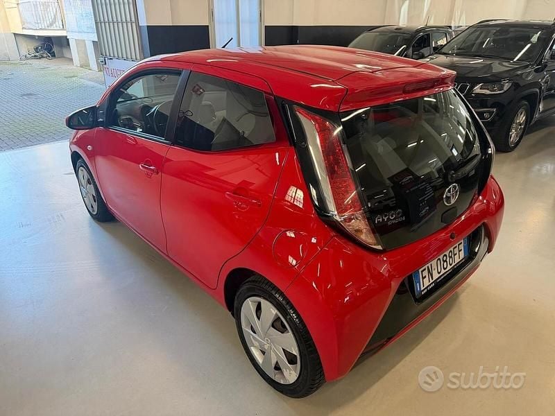 Usata Toyota Aygo X-play 69 CV (50 kW) 2018 Rosso Utilitaria