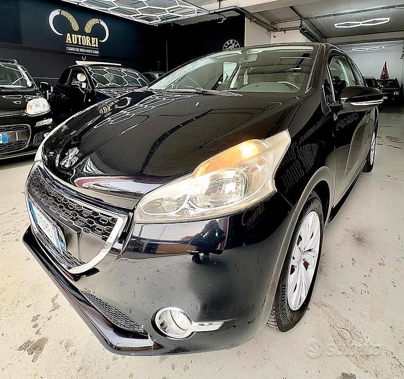 Usata Peugeot 208 Access 95 CV (69 kW) 2013 Nero Utilitaria