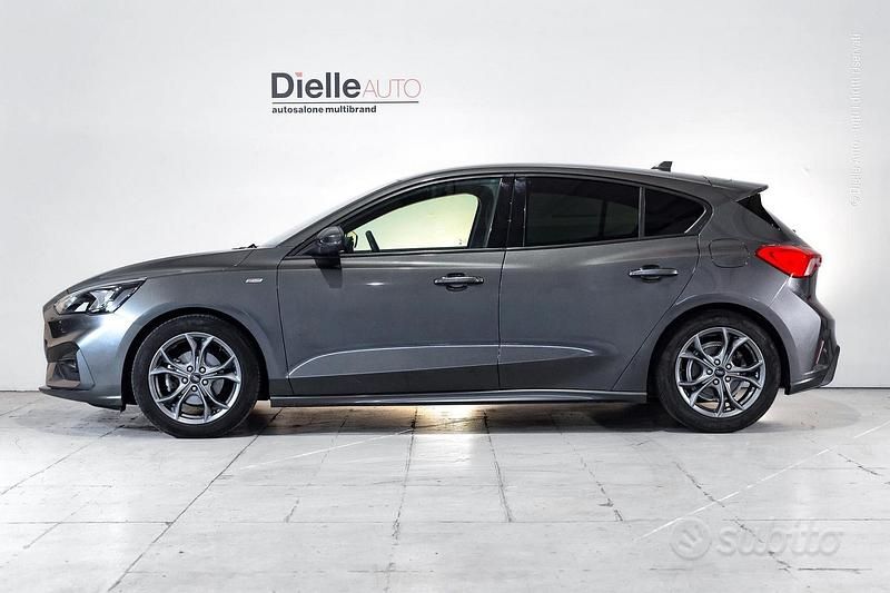 Usata Ford Focus ST-Line 120 CV (88 kW) 2021 Magnetic grey Monovolume