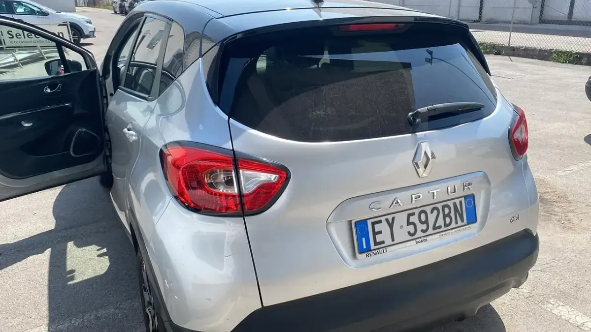 Usata Renault Captur 90 CV (66 kW) 2015 Argento SUV