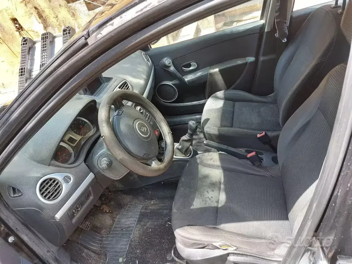 Usata Renault Clio II 68 CV (50 kW) 2010 Nero Berlina