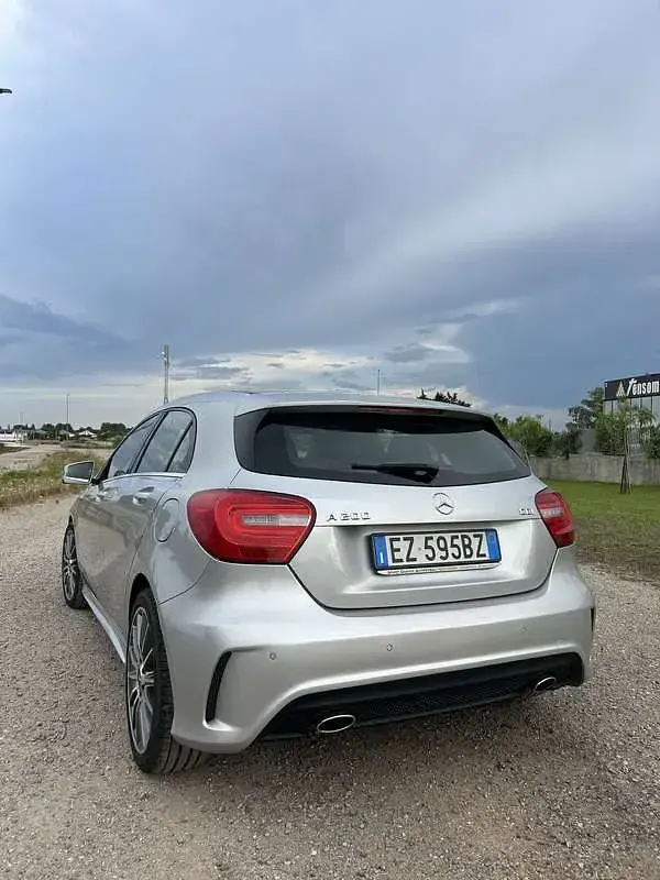 Usata Mercedes A200 Executive 136 CV (100 kW) 2015 Grigio Utilitaria