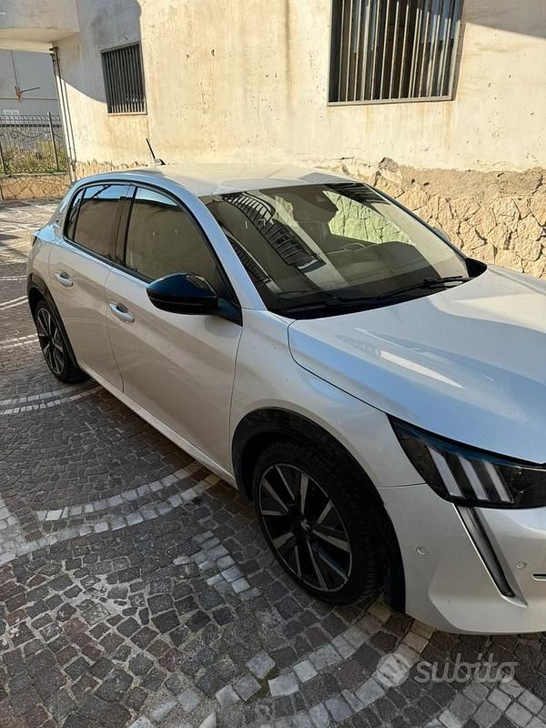 Usata Peugeot 208 GT 101 CV (74 kW) 2022 Utilitaria