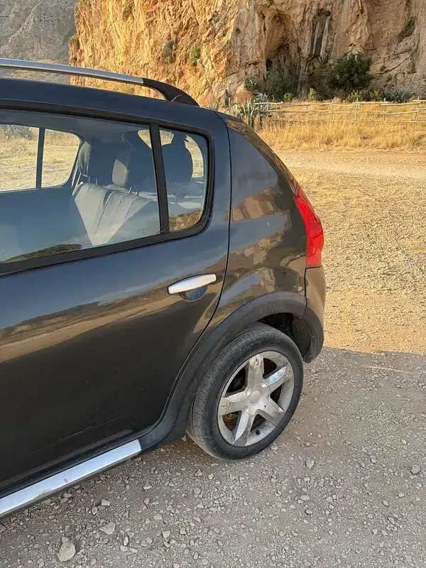 Usata Dacia Sandero Stepway 90 CV (66 kW) 2012 Berlina