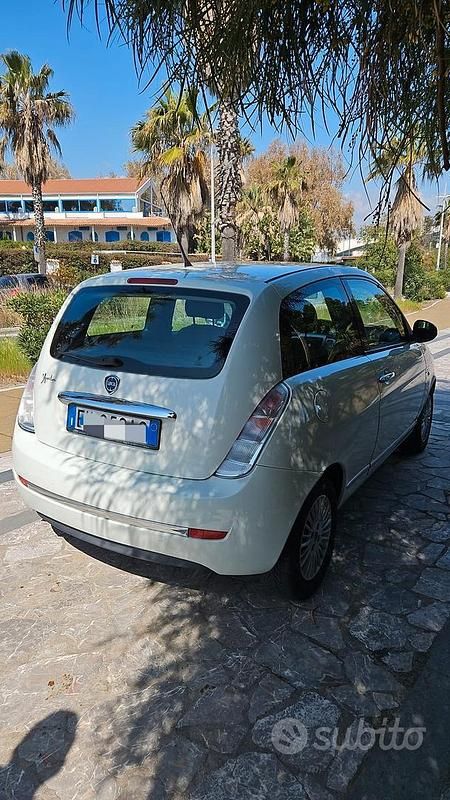 Usata Lancia Ypsilon 75 CV (55 kW) 2011 Bianco Utilitaria