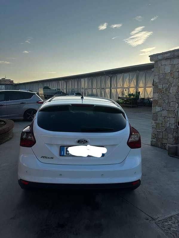 Usata Ford Focus Titanium 109 CV (80 kW) 2011 Bianco Berlina