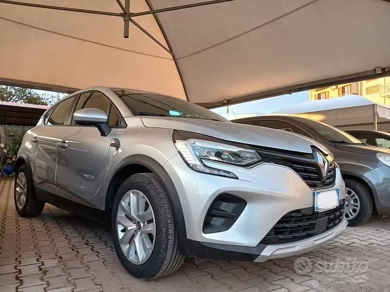 Usata Renault Captur Equilibre 100 CV (73 kW) 2023 Grigio SUV