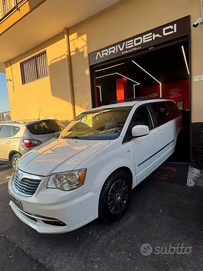 Usata Lancia Voyager Platinum 177 CV (130 kW) 2015 Bianco Monovolume