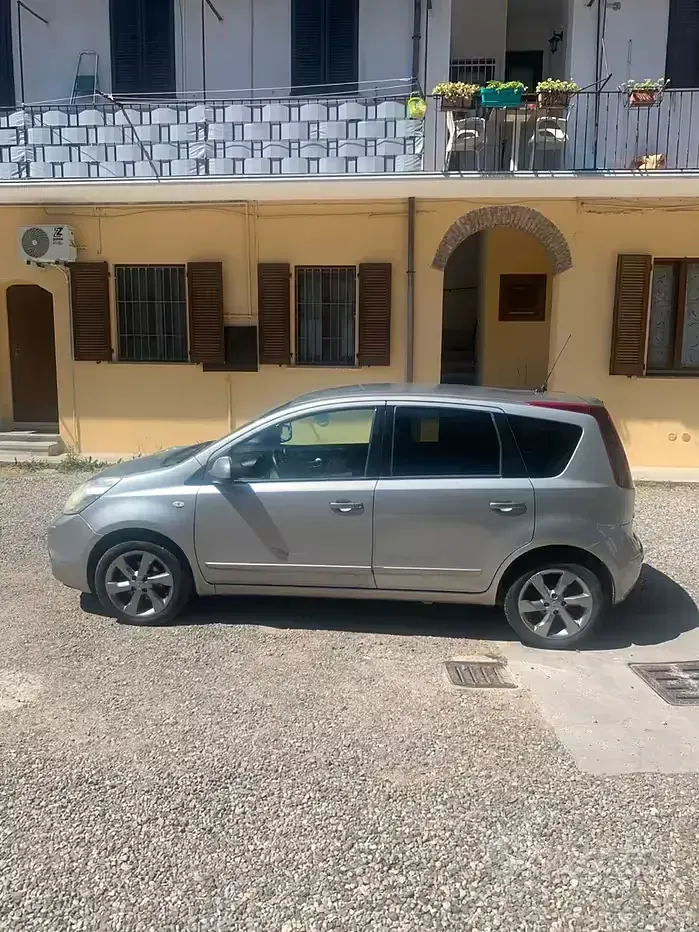 Usata Nissan Note 90 CV (66 kW) 2012 Grigio Utilitaria