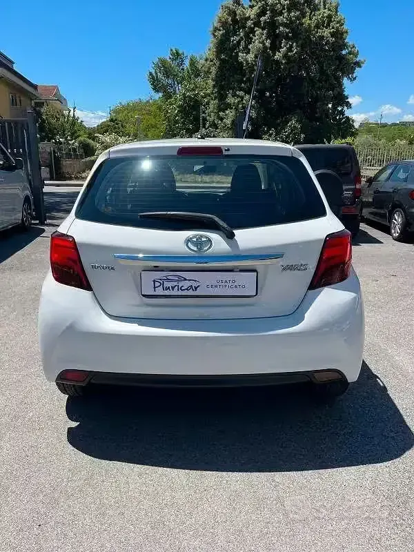 Begagnad Toyota Yaris Active 90 HK (66 kW) 2015 Vit Halvkombi