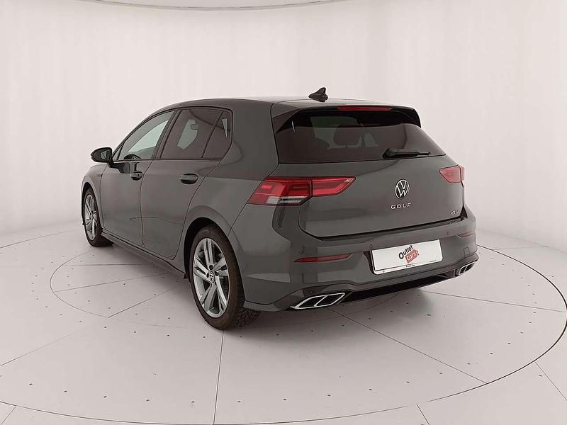 Usata VW Golf VIII R-line 150 CV (110 kW) 2023 Dolphin grey metallizzato Berlina