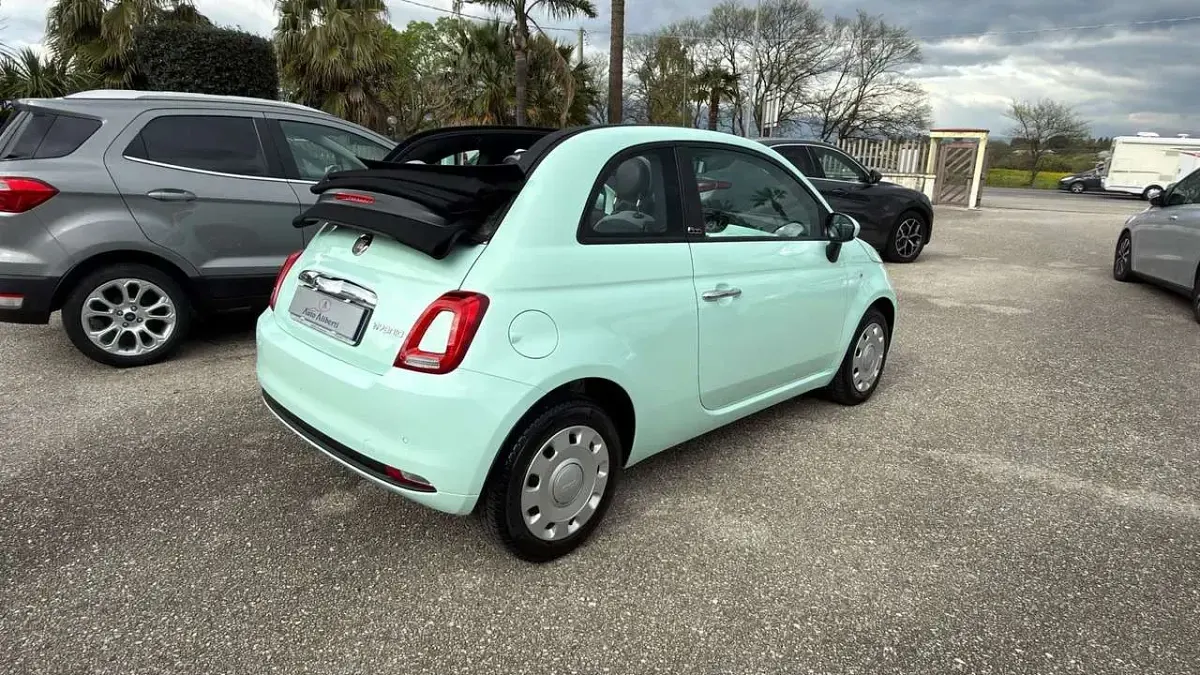 Usado Fiat 500C Pop 69 CV (50 kW) 2020 Latte e menta Descapotable