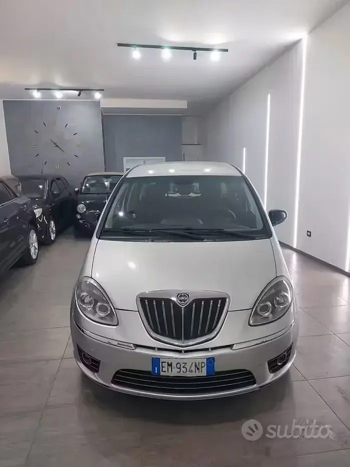 Usata Lancia Musa 95 CV (69 kW) 2012 Grigio Monovolume