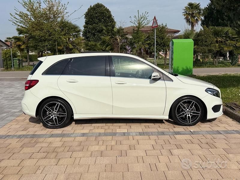 Usata Mercedes B180 Premium 109 CV (80 kW) 2017 Bianco Monovolume