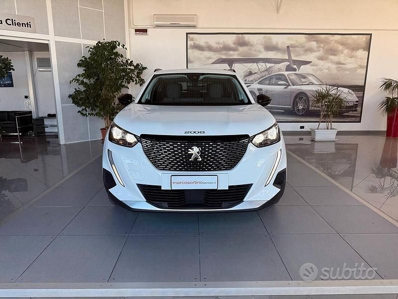 Usata Peugeot 2008 Allure 130 CV (95 kW) 2022 Bianco SUV