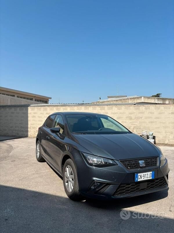 Usata 2023 Seat Ibiza Style Tre volumi | 14.000 € (Buon prezzo) - Immagine 1/4