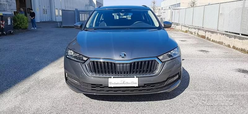 Usata Skoda Octavia Executive 116 CV (85 kW) 2023 Grigio Station wagon