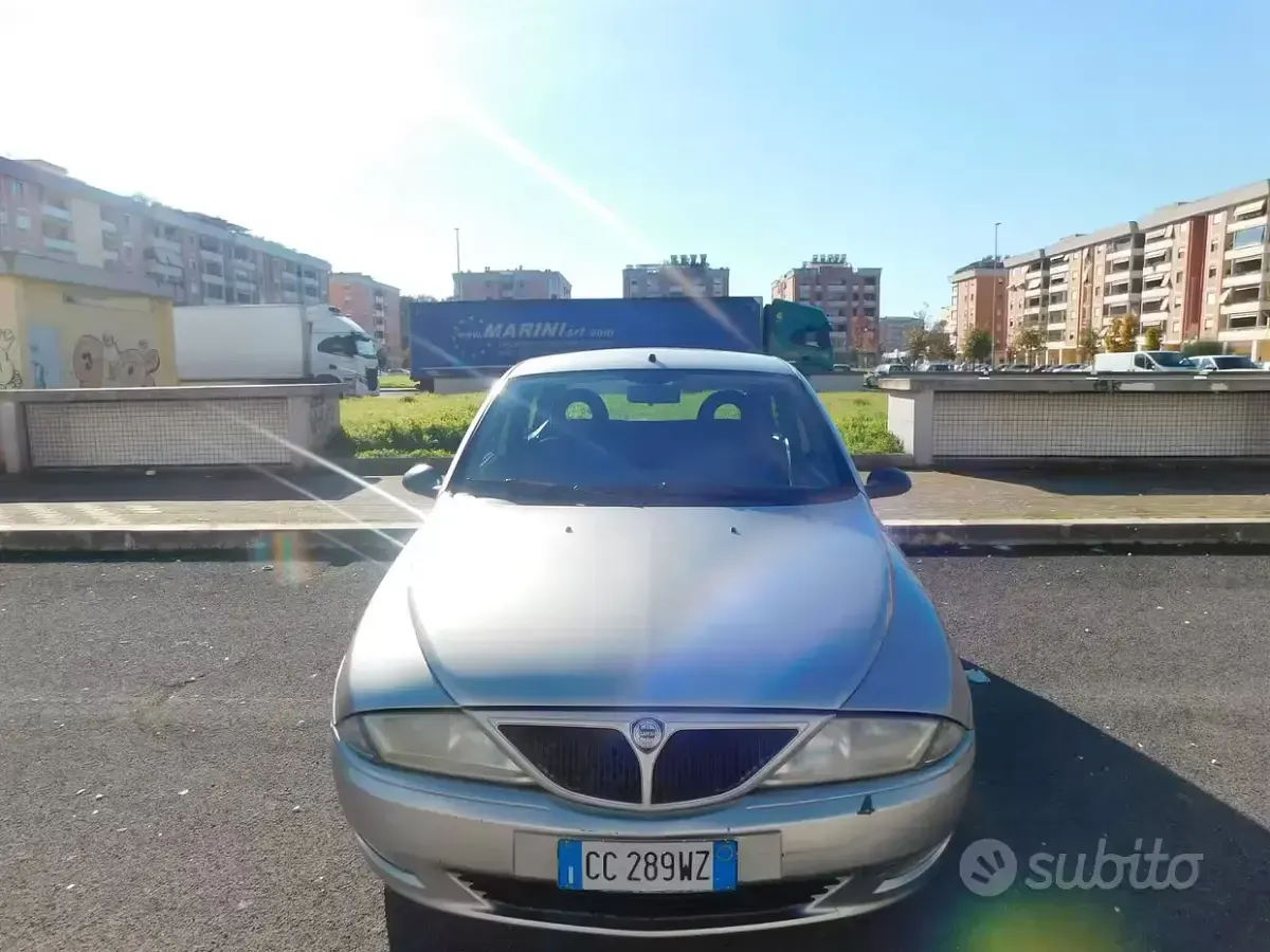 Usata Lancia Ypsilon 80 CV (58 kW) 2002 Utilitaria