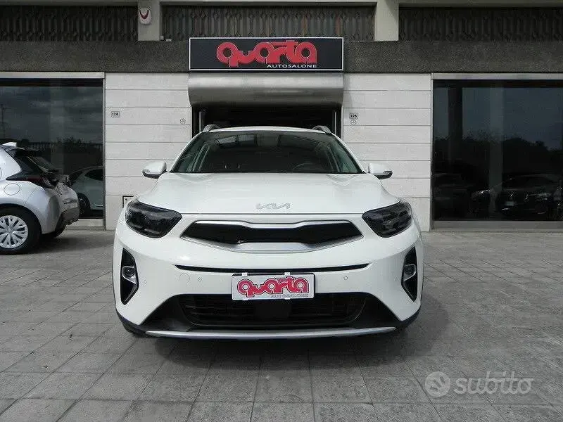 Usata Kia Stonic Style 84 CV (61 kW) 2024 Bianco SUV