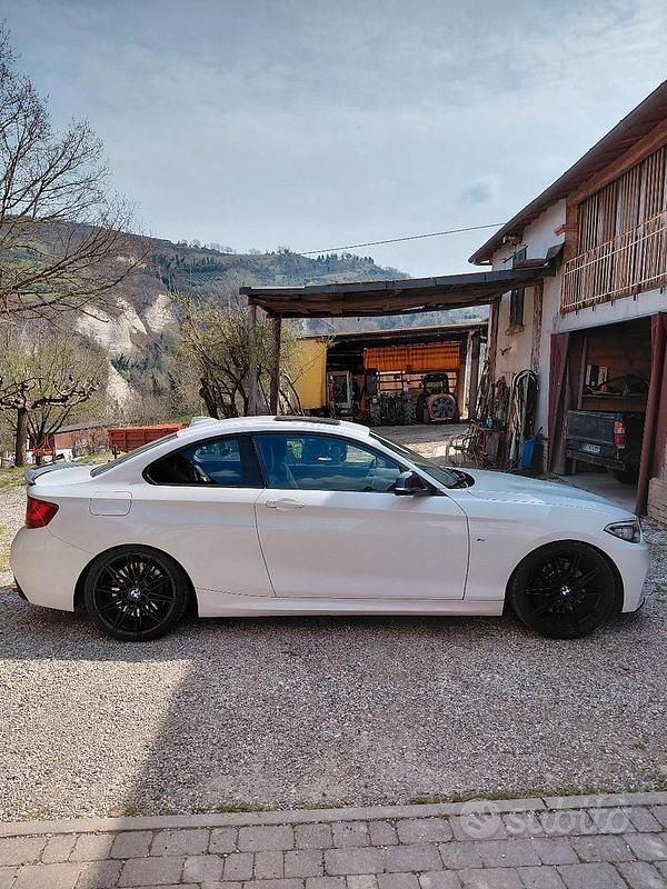 Begagnad BMW 225 2014 Vit Sportkupé