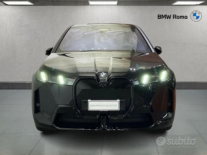 Usata BMW iX Comfort Edition 400 kW (544 CV) 2024 Black sapphire metallic SUV