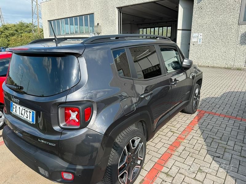 Grigio Usata 2019 Jeep Renegade SUV | 19.000 € (Buon prezzo) - Immagine 1/4
