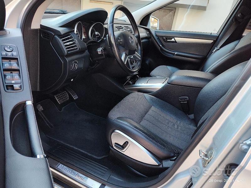 Usata Mercedes R350 265 CV (194 kW) 2012 Grigio Monovolume