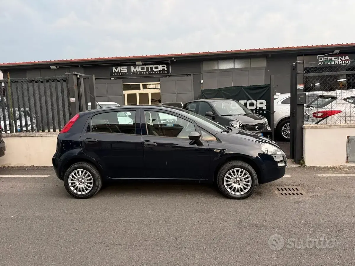 Usata Fiat Punto 77 CV (56 kW) 2017 Bluazzurro Utilitaria