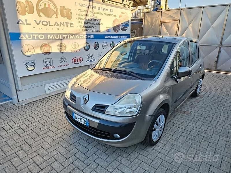 Oro Usata 2009 Renault Modus Dynamique Monovolume | 4990 € (Cara) - Immagine 1/4