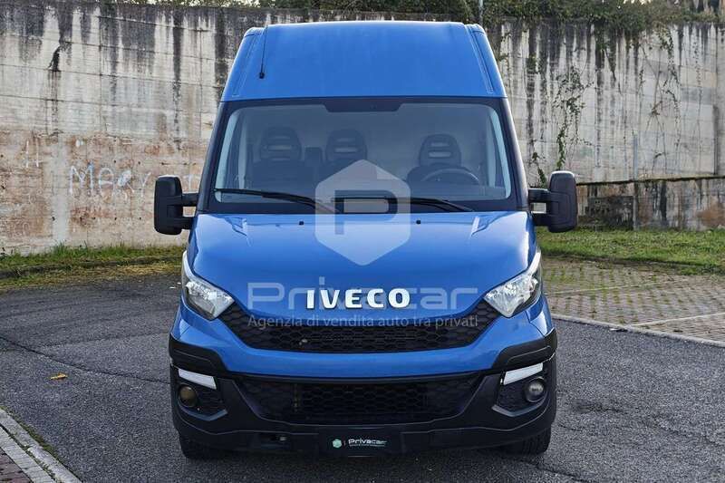 Usata Iveco Daily 126 CV (92 kW) 2016 Blu Furgone