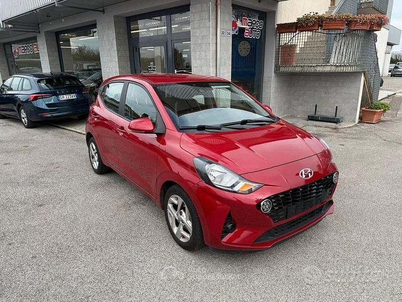 Usata Hyundai i10 67 CV (49 kW) 2021 Rosso Utilitaria