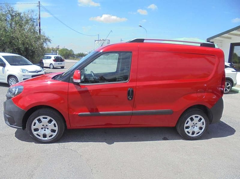 Usata Fiat Doblò Active 77 CV (56 kW) 2019 Rosso Monovolume