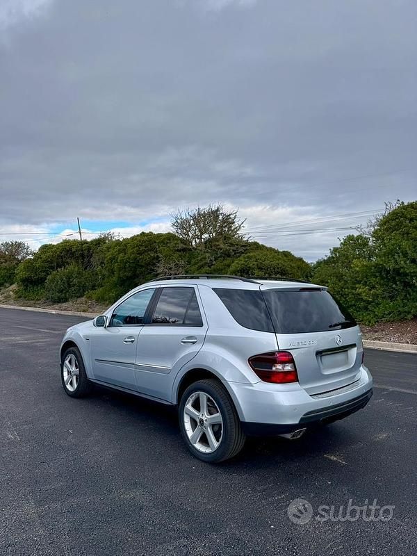 Usata Mercedes ML320 224 CV (164 kW) 2008 Grigio SUV