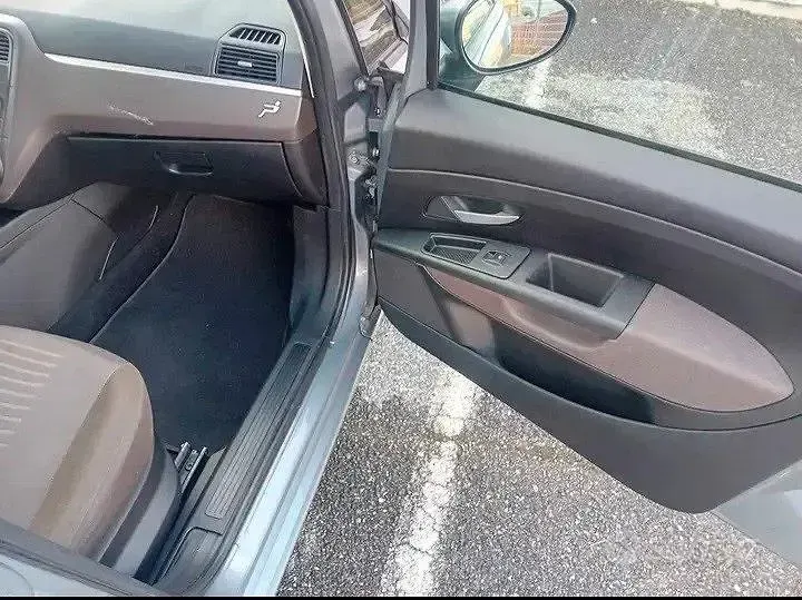 Usata Fiat Grande Punto 65 CV (47 kW) 2007 Grigio Utilitaria